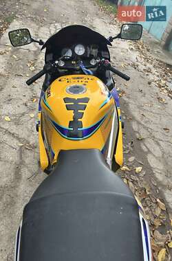 Спортбайк Suzuki GSX-R 600 2000 в 