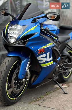 Спортбайк Suzuki GSX-R 600 2016 в  фото 4 Спортбайк Suzuki GSX-R 600 2016 в