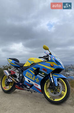 Спортбайк Suzuki GSX-R 750 2004 в 