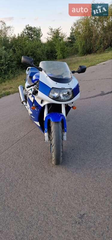 Мотоцикл Спорт-туризм Suzuki GSX-R 750 1995 в Сарнах