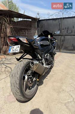 Спортбайк Suzuki GSX-R 750 2011 в 