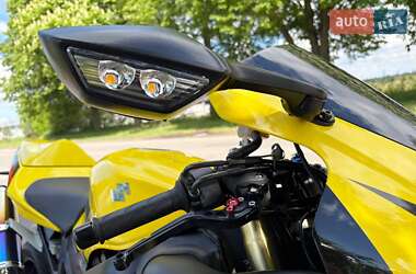 Спортбайк Suzuki GSX-R 750 2005 в 