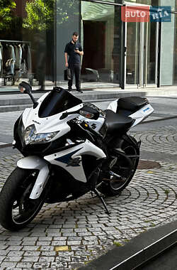 Спортбайк Suzuki GSX-R 750 2009 в 
