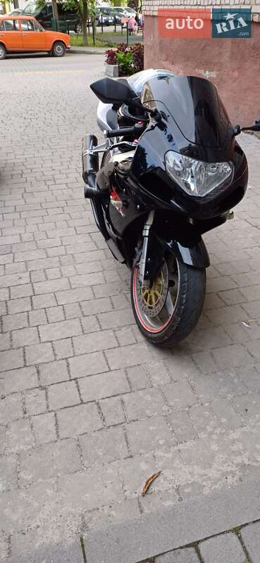 Спортбайк Suzuki GSX-R 750 2001 в Буську