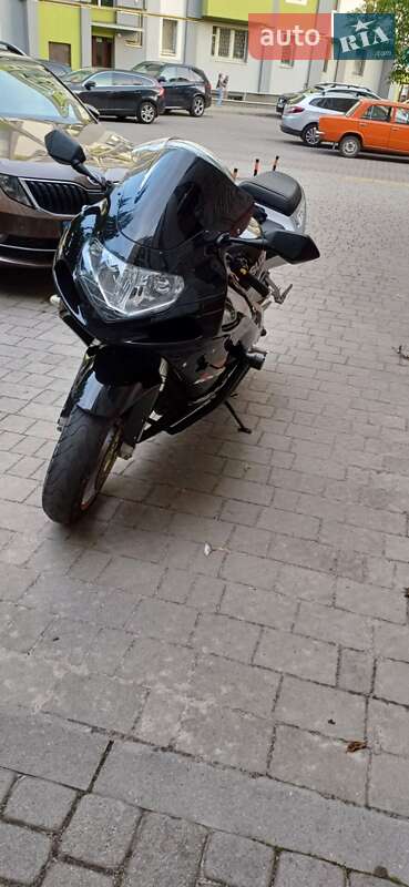 Спортбайк Suzuki GSX-R 750 2001 в Буську