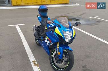 Спортбайк Suzuki GSX-R 750 2022 в 