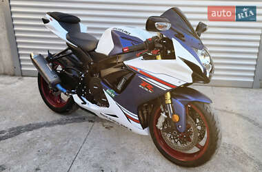 Спортбайк Suzuki GSX-R 750 2023 в 