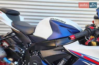Спортбайк Suzuki GSX-R 750 2023 в 