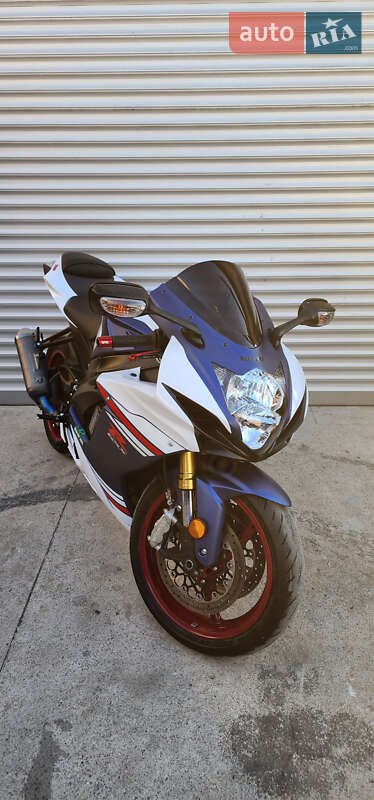 Спортбайк Suzuki GSX-R 750 2023 в 