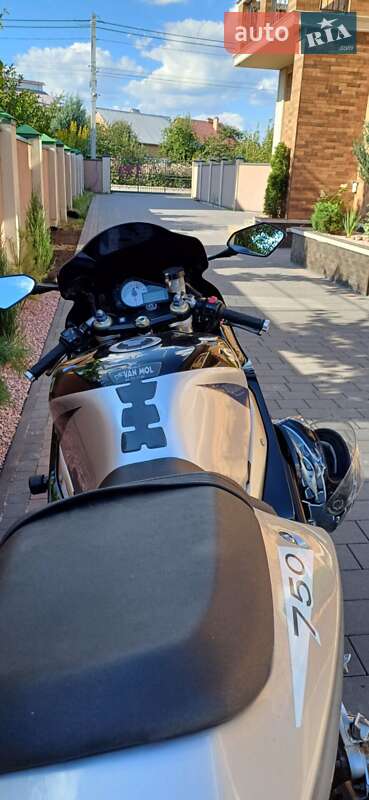 Спортбайк Suzuki GSX-R 750 2001 в Буську