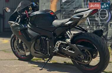 Спортбайк Suzuki GSX-R 750 2013 в 