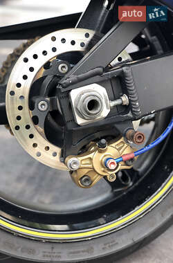 Спортбайк Suzuki GSX-R 750 2005 в 
