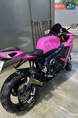Спортбайк Suzuki GSX-R 750 2011 в 
