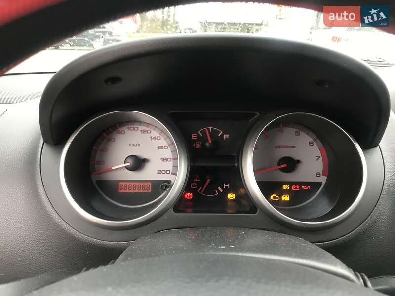 Хэтчбек Suzuki Ignis 2005 в Радехове