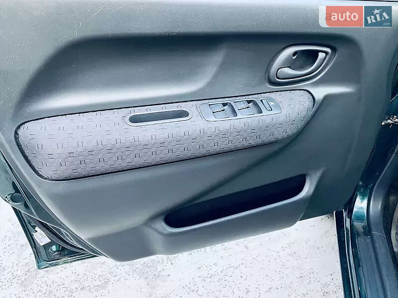 Хэтчбек Suzuki Ignis 2004 в Драбове