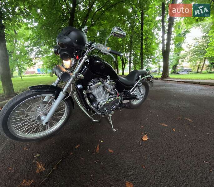 Мотоцикл Чоппер Suzuki Intruder 400 1997 в Мукачевому
