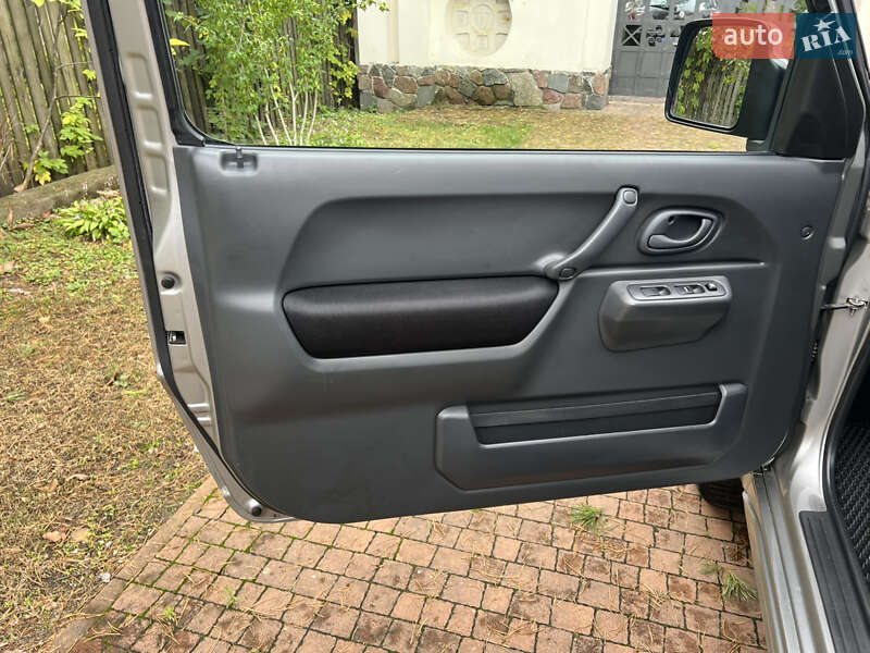 Внедорожник / Кроссовер Suzuki Jimny 2015 в Киеве фото 31 Внедорожник / Кроссовер Suzuki Jimny 2015 в Киеве