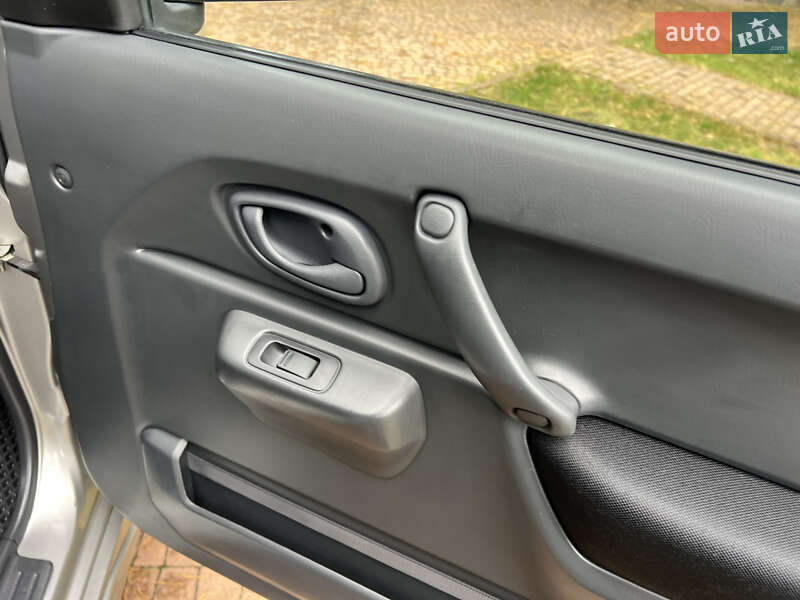 Внедорожник / Кроссовер Suzuki Jimny 2015 в Киеве фото 70 Внедорожник / Кроссовер Suzuki Jimny 2015 в Киеве