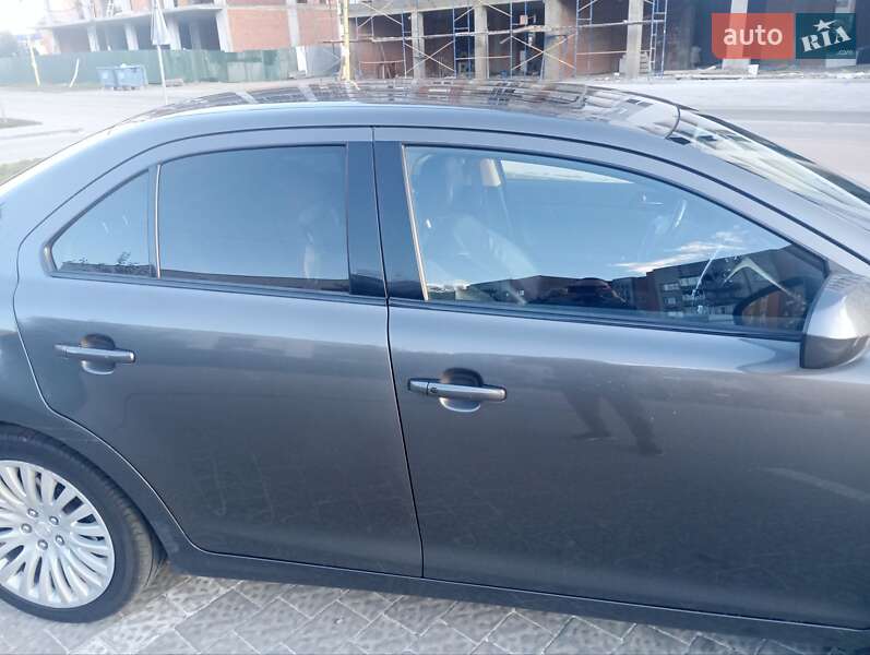 Седан Suzuki Kizashi 2011 в Ужгороде фото 5 Седан Suzuki Kizashi 2011 в Ужгороде