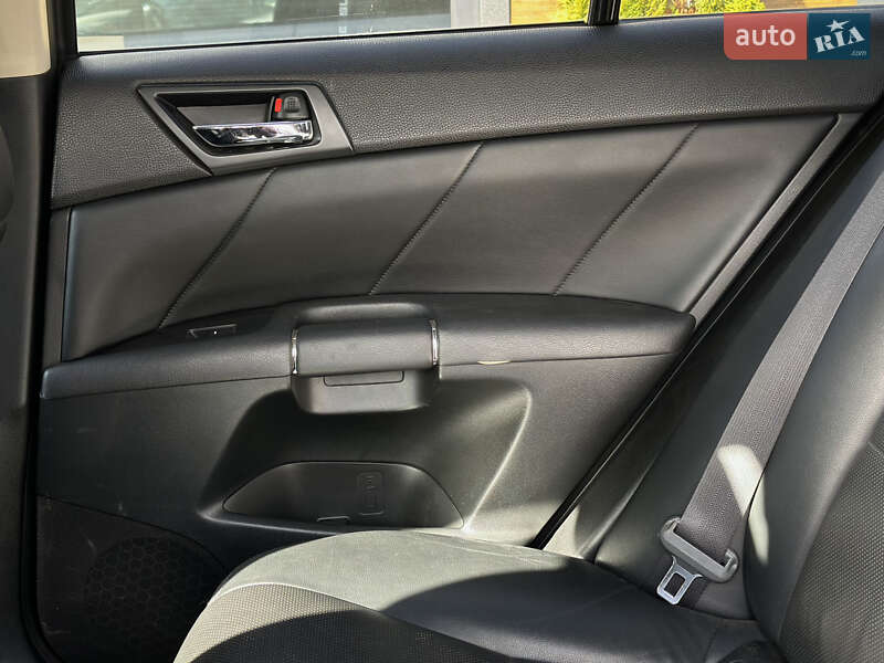 Седан Suzuki Kizashi 2010 в Шептицькому