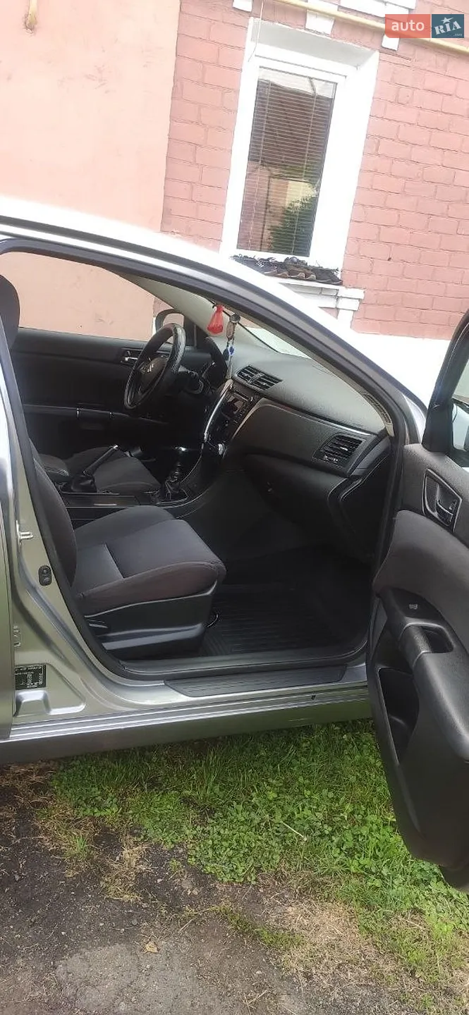 2011 Suzuki Kizashi - мініатюра 21
