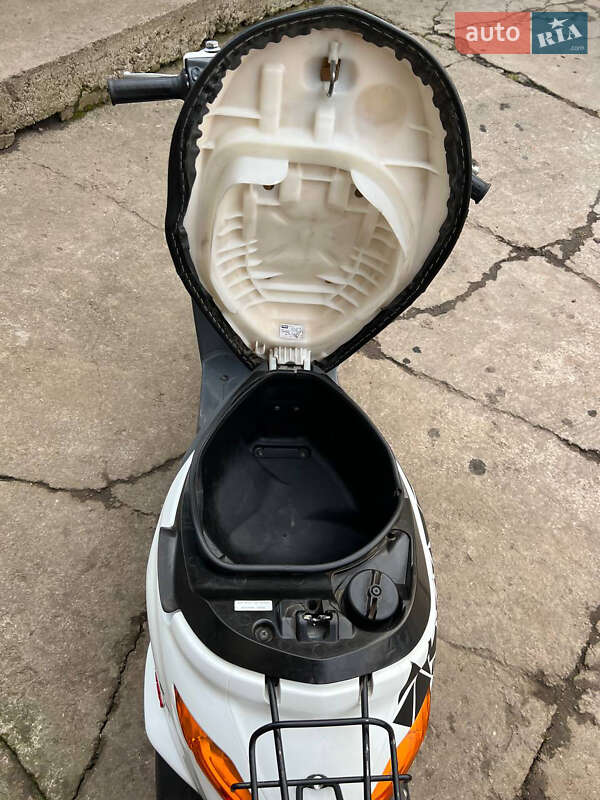 Мопеди Suzuki Lets 5 2012 в Бурштині