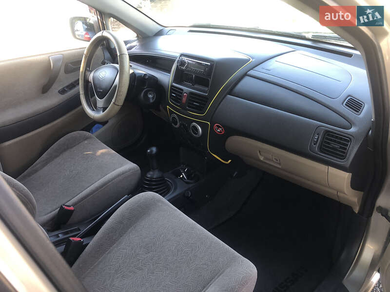 Седан Suzuki Liana 2003 в Новоукраинке