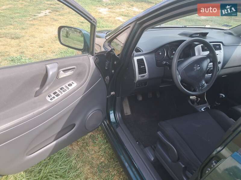 Седан Suzuki Liana 2004 в Ковелі