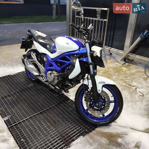 Мотоцикл Классик Suzuki SFV 400 2017 в Миргороде
