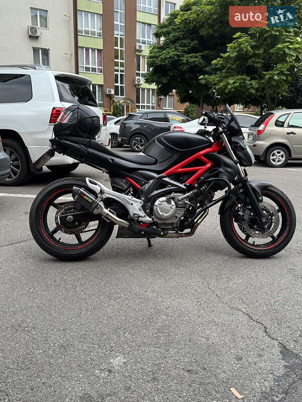 Мотоцикл Без обтекателей (Naked bike) Suzuki SFV 650 2010 в 
