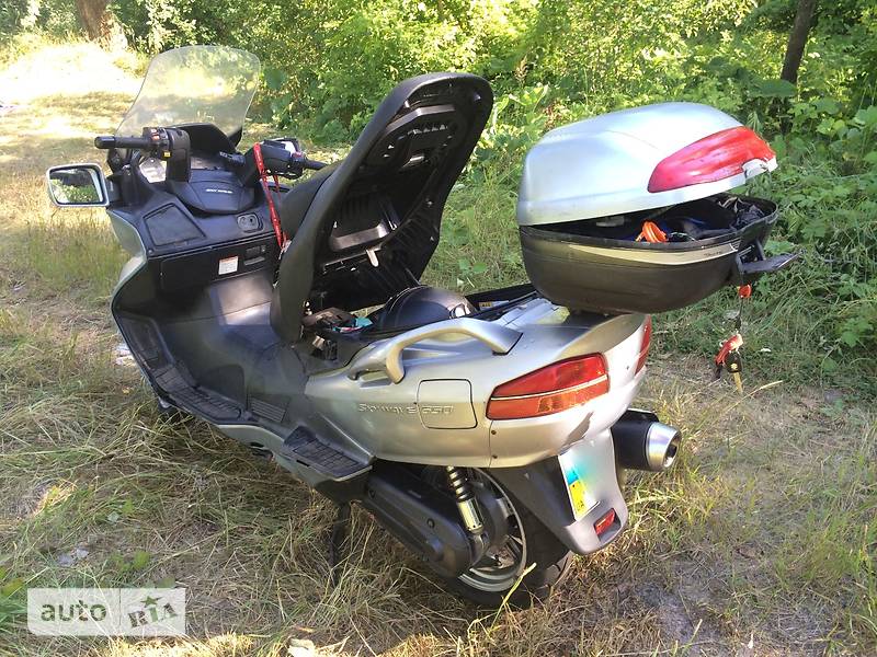 Макси-скутер Suzuki Skywave 250 2002 в Киеве