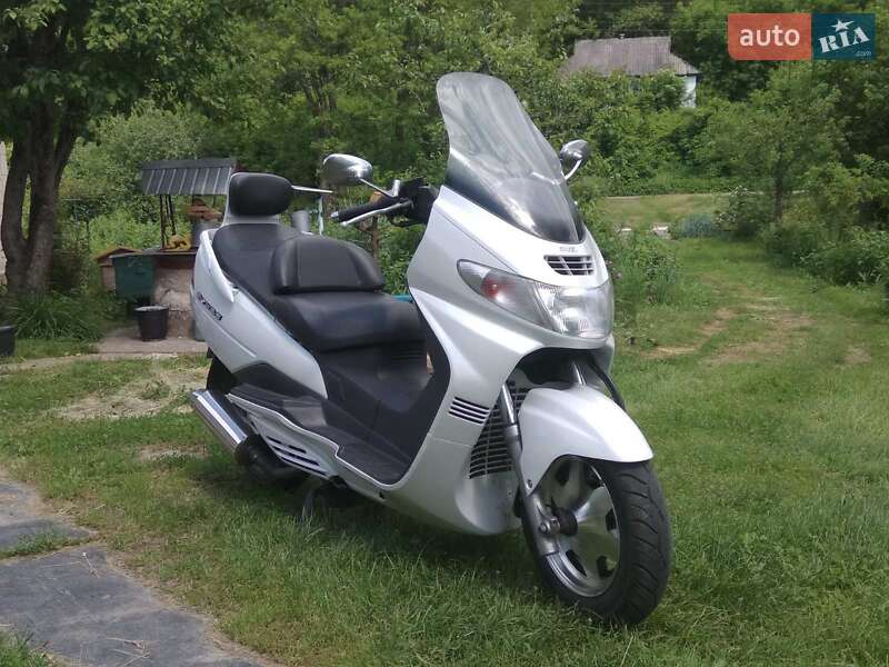Макси-скутер Suzuki Skywave 250 2000 в Городище