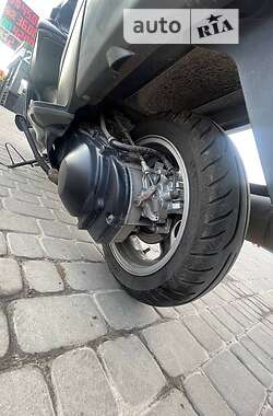 Макси-скутер Suzuki Skywave 250 2004 в 