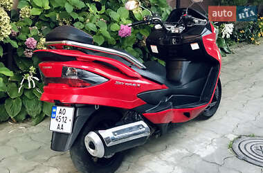 Максі-скутер Suzuki Skywave 250 2009 в 