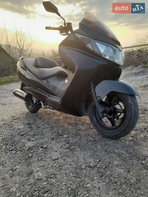 Макси-скутер Suzuki Skywave 250 2003 в Могилев-Подольске