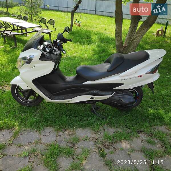 Макси-скутер Suzuki Skywave 250 2008 в Барышевке