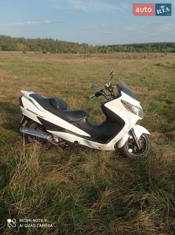 Макси-скутер Suzuki Skywave 250 2007 в Гайсине