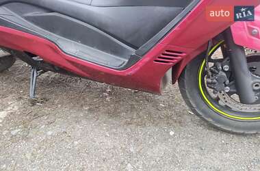 Макси-скутер Suzuki Skywave 250 2009 в 