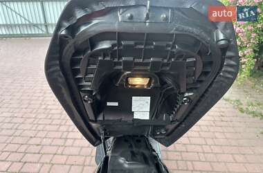 Макси-скутер Suzuki Skywave 250 2009 в 