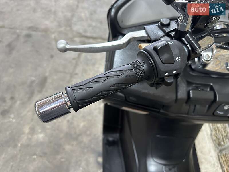 Максі-скутер Suzuki Skywave 250 2011 в Одесі фото 5 Максі-скутер Suzuki Skywave 250 2011 в Одесі