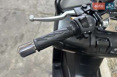 Максі-скутер Suzuki Skywave 250 2011 в 