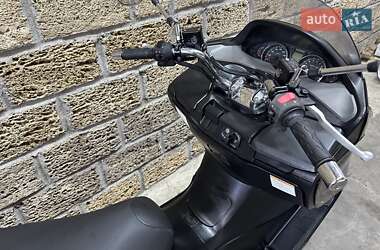 Максі-скутер Suzuki Skywave 250 2011 в 