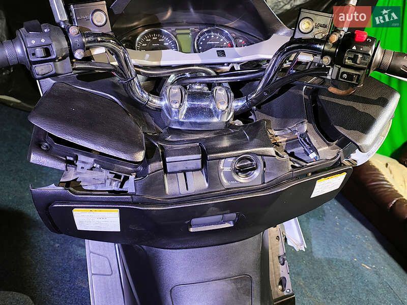 Макси-скутер Suzuki Skywave 250 2010 в Киеве фото 10 Макси-скутер Suzuki Skywave 250 2010 в Киеве