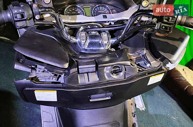 Макси-скутер Suzuki Skywave 250 2010 в 