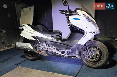 Макси-скутер Suzuki Skywave 250 2010 в 