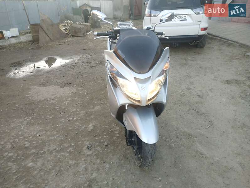 Макси-скутер Suzuki Skywave 400 2008 в Черновцах