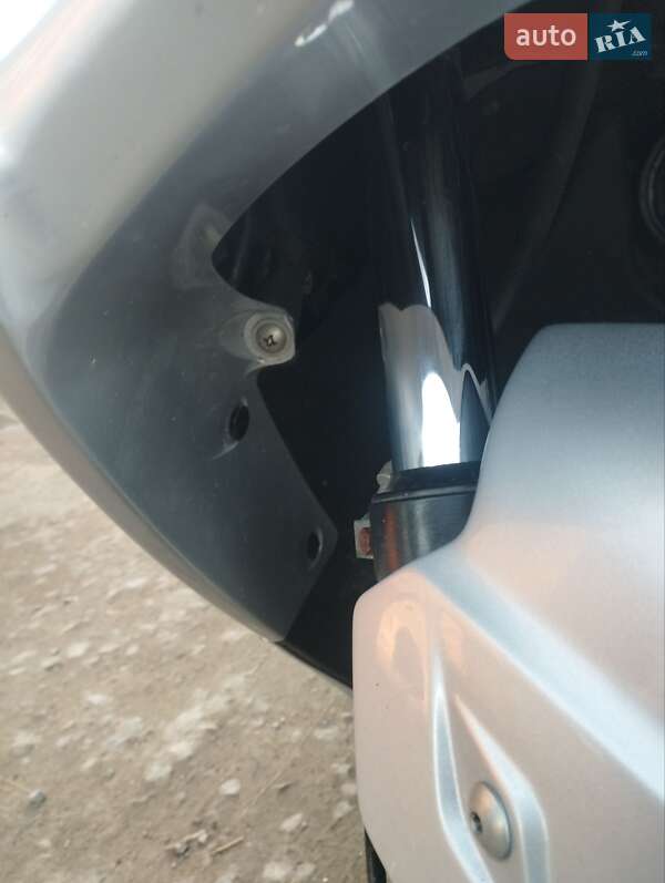 Макси-скутер Suzuki Skywave 400 2008 в Черновцах