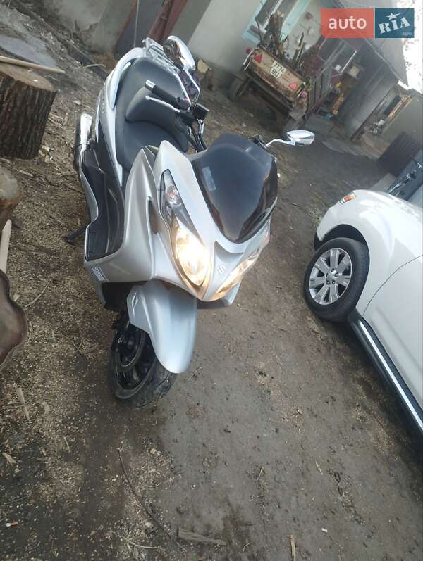 Макси-скутер Suzuki Skywave 400 2008 в Черновцах