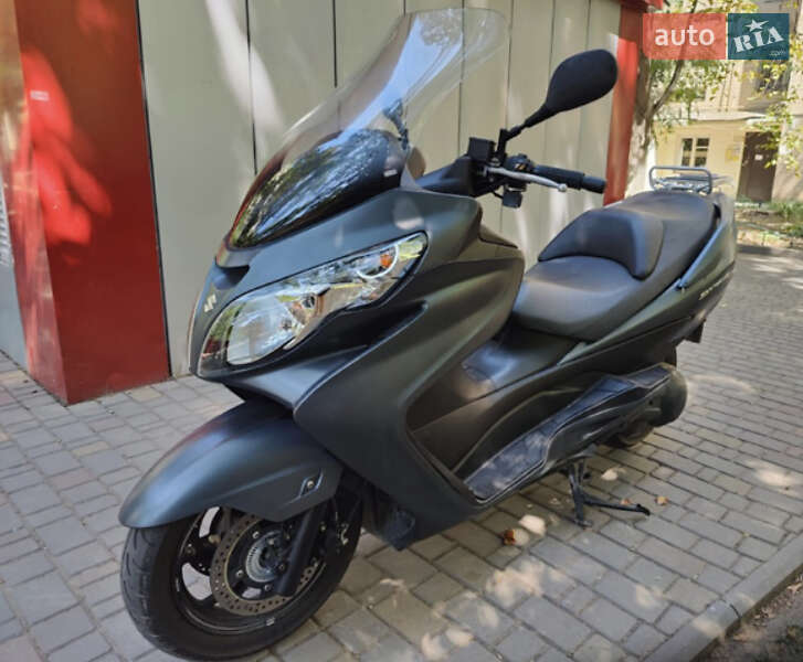 Максі-скутер Suzuki Skywave 400 2013 в 