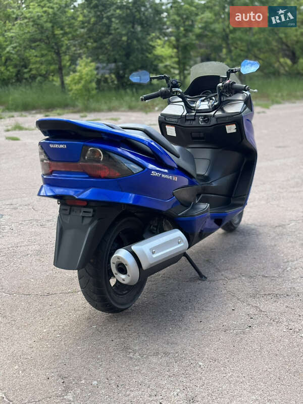 Макси-скутер Suzuki Skywave 400 2007 в Сновске